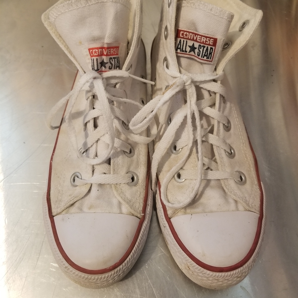 Converse shoes women's size 7, men's size 5.5